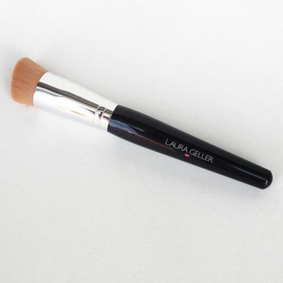 NEW [Laura Geller] Liquid Angled Foundation Brush, Designer Makeup Tool - Picture 3 of 6